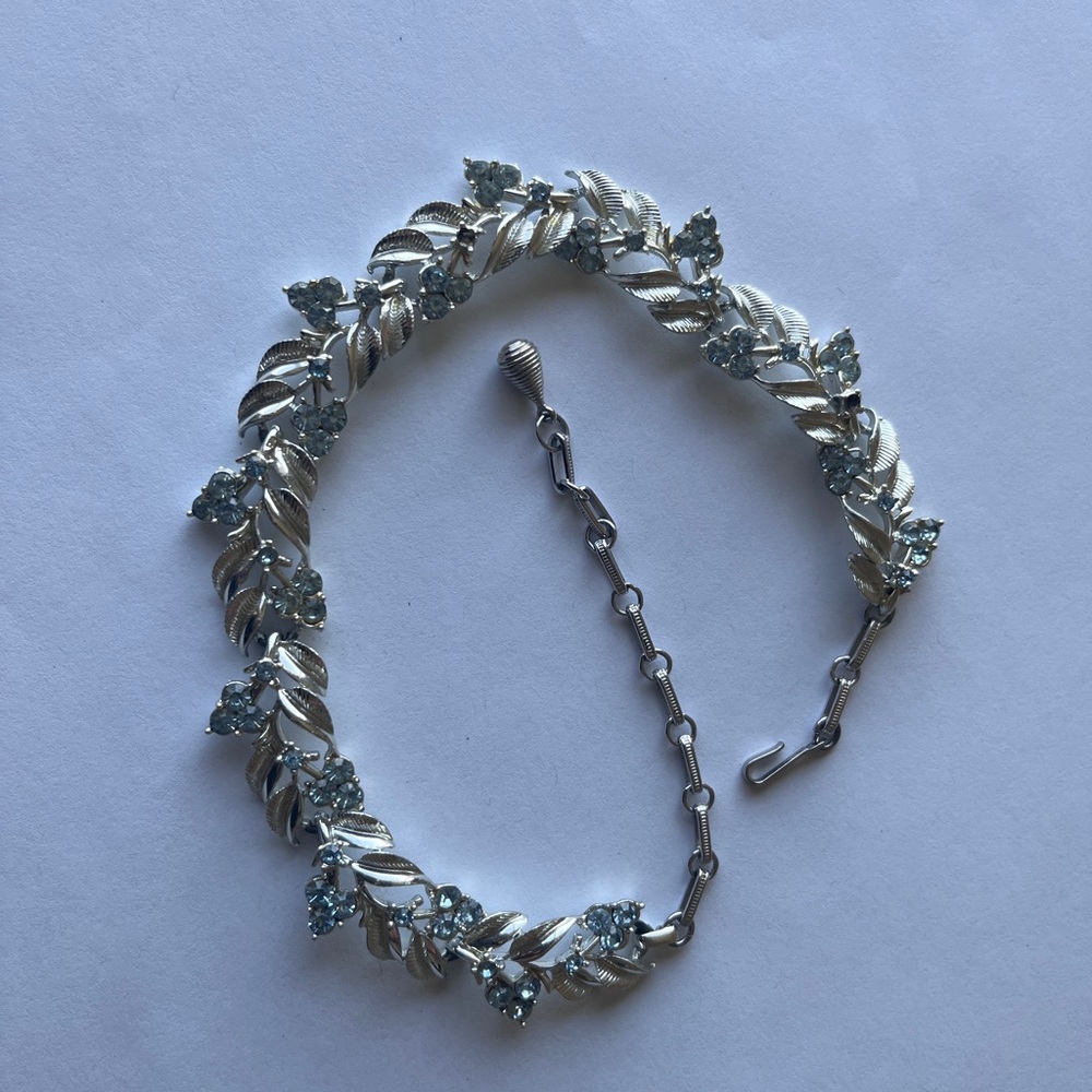 Vintage Coro Silver Tone Leaf Choker Necklace with Pale Blue Rhinestones - Picture 5 of 10